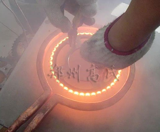 鏈輪采用高頻感應(yīng)加熱設(shè)備進(jìn)行淬火熱處理