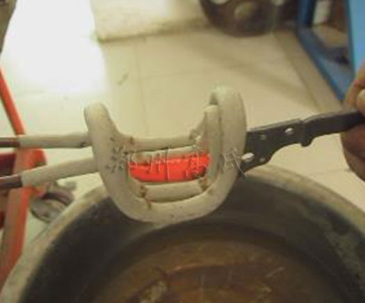 超音頻感應(yīng)淬火機(jī)對(duì)剪刀進(jìn)行淬火熱處理