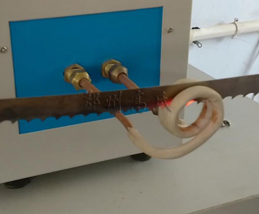 采用高頻淬火爐對鋸條進(jìn)行淬火熱處理