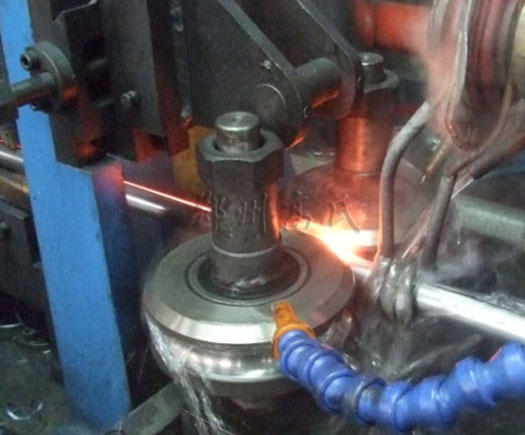 搖臂軸淬火，高頻感應(yīng)淬火爐少不了